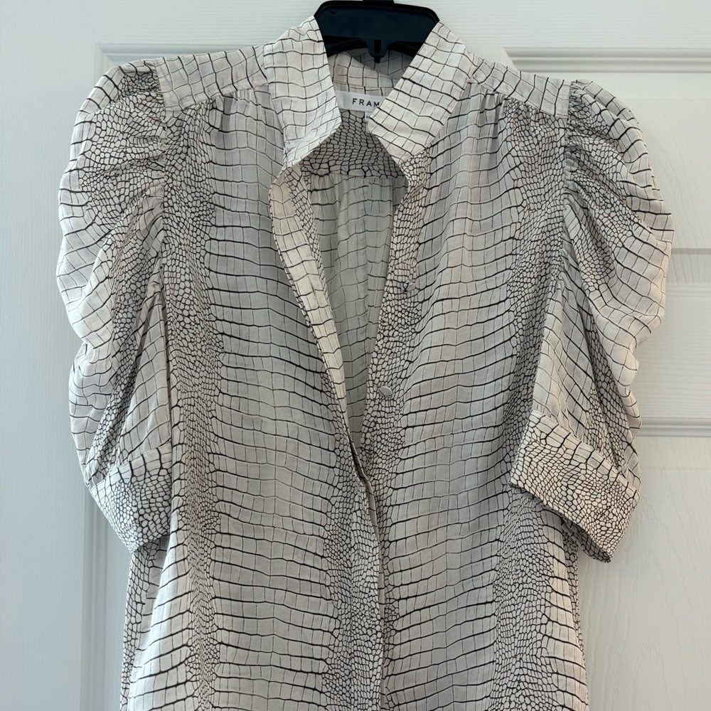 Frame puff sleeve blouse